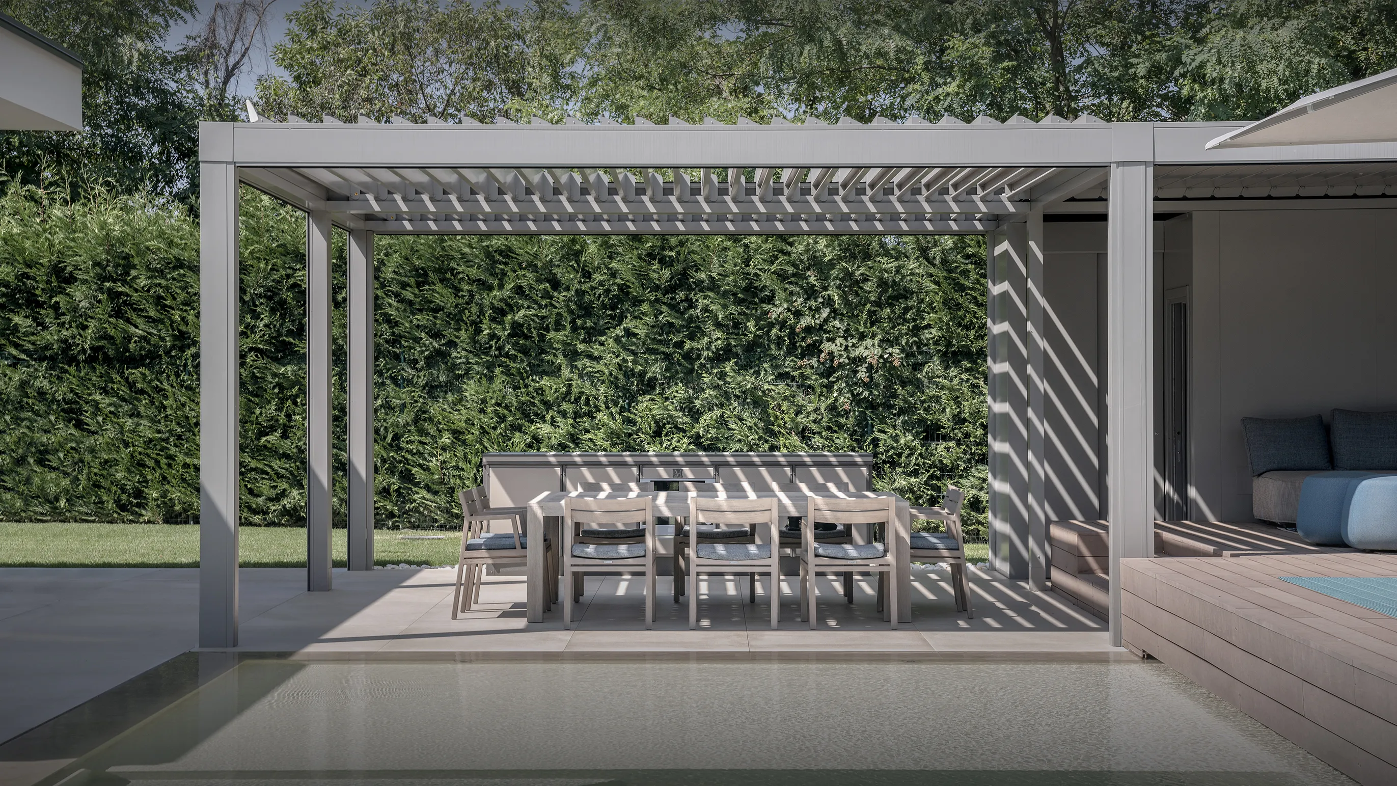 Tiltable Retractable Aluminium Pergola - exterior view